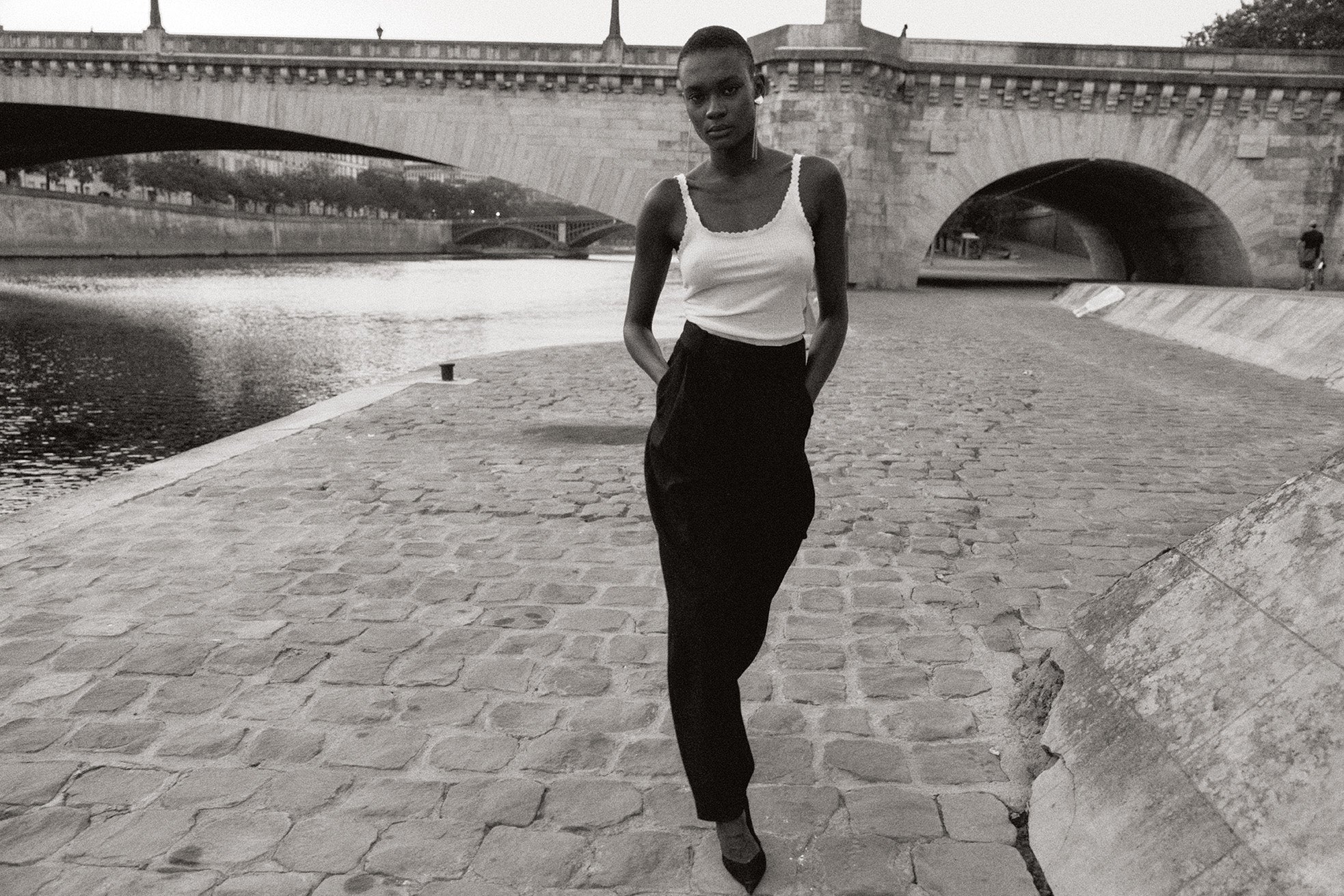 BLACK WOOL/VISCOSE PLEATED TROUSERS