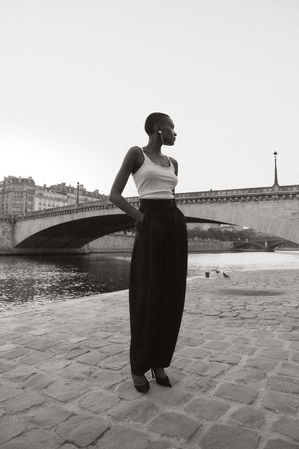 BLACK WOOL/VISCOSE PLEATED TROUSERS
