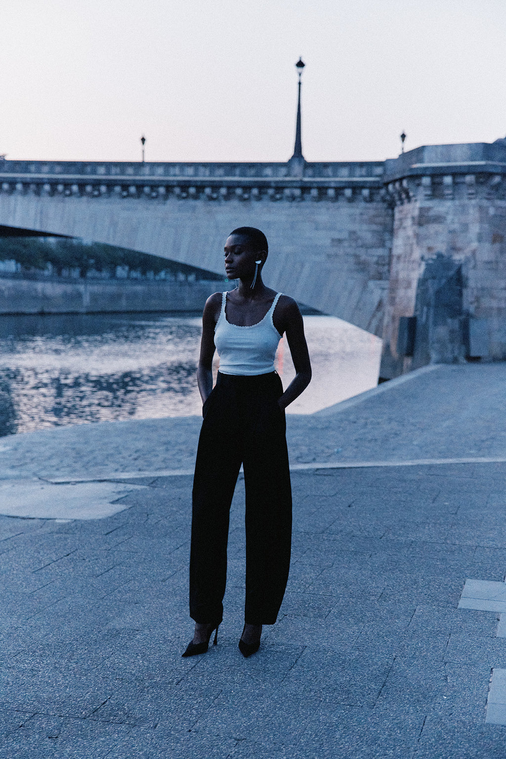 BLACK WOOL/VISCOSE PLEATED TROUSERS