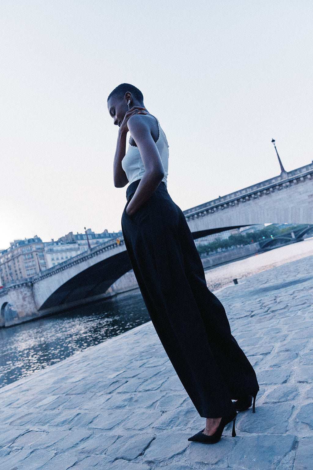 BLACK WOOL/VISCOSE PLEATED TROUSERS